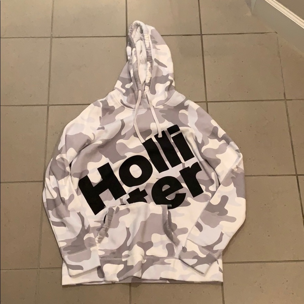 oversized white camo hollister hoodie!